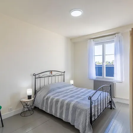 Ferienhaus Familial Pour 8 Pers. A Aubin De Luigne - Fr-1-622-117 *